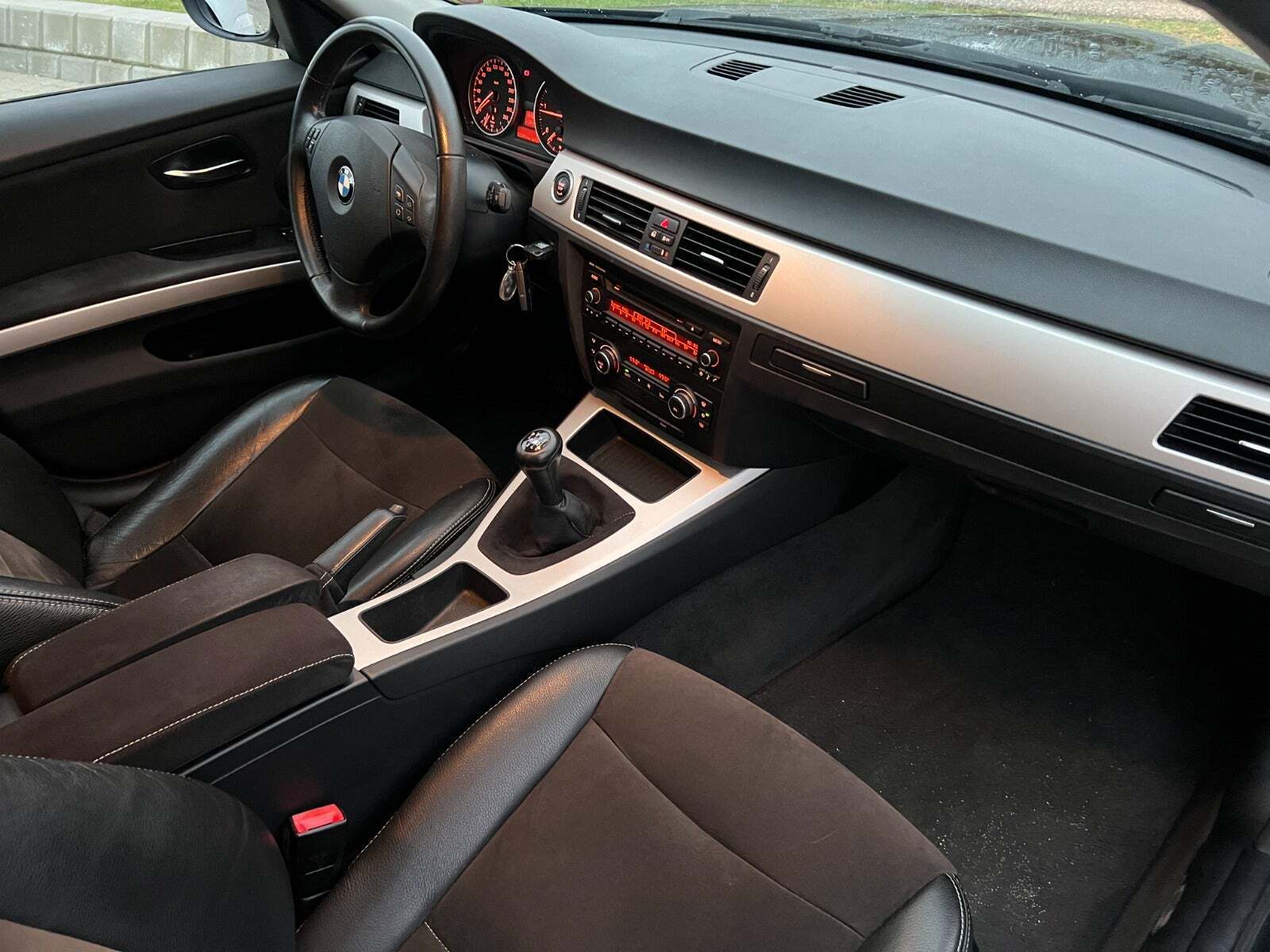 Sort BMW 316d fra 2012