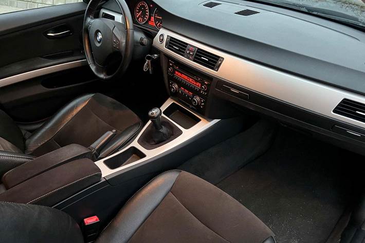 Sort BMW 316d fra 2012