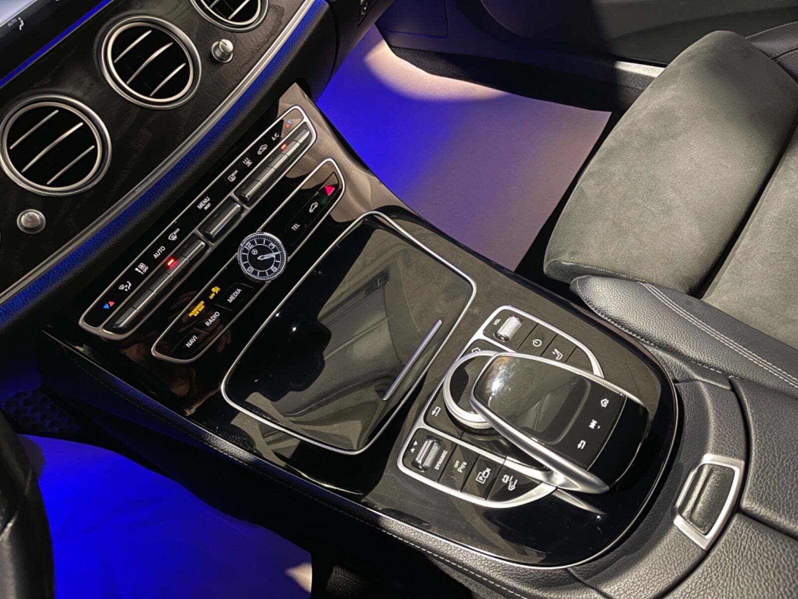 Hvid Mercedes E300 de fra 2020