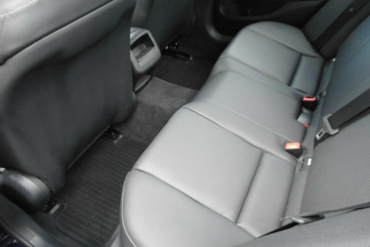 Blå Mercedes C200 d fra 2016 set indefra