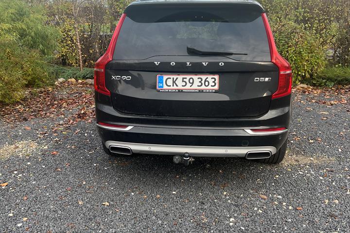 Sort Volvo XC40 fra 2015