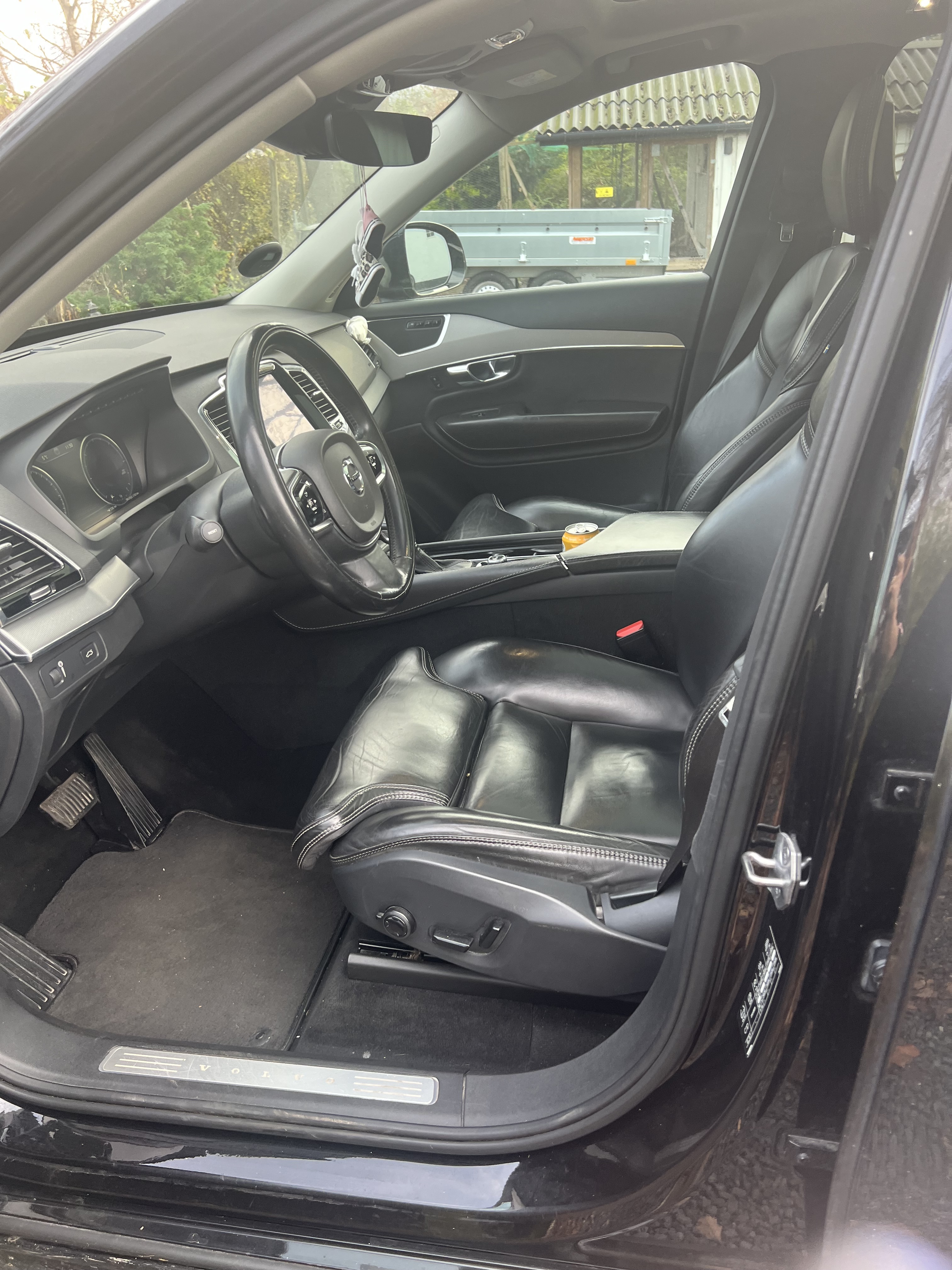 Sort Volvo XC40 fra 2015