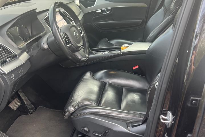 Sort Volvo XC40 fra 2015