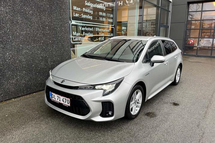 Grå Suzuki Swace fra 2020 set udefra