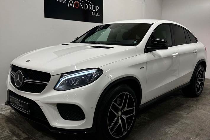 Hvid Mercedes GLE450 fra 2016 set udefra