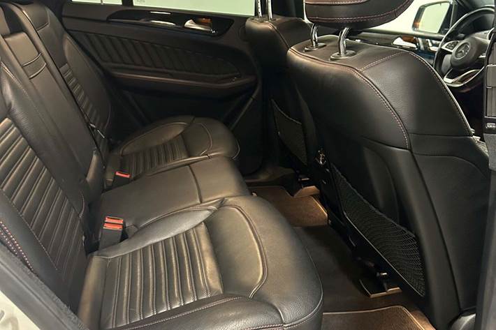 Hvid Mercedes GLE450 fra 2016