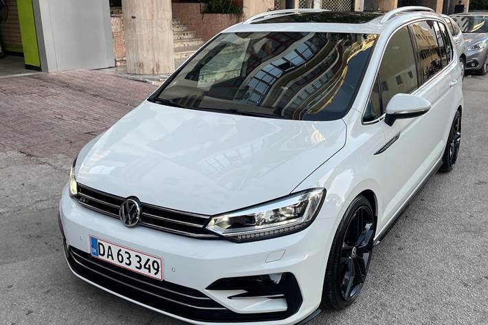 Hvid VW Touran fra 2019