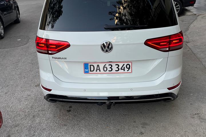 Hvid VW Touran fra 2019