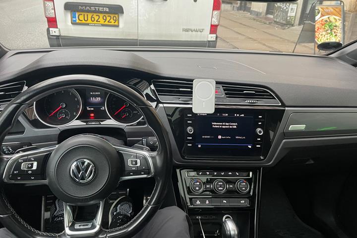 Hvid VW Touran fra 2019