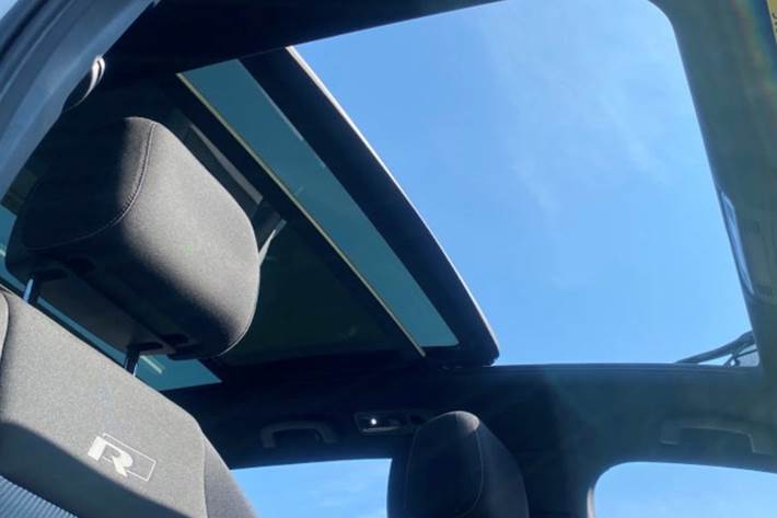 Hvid VW Touran fra 2019