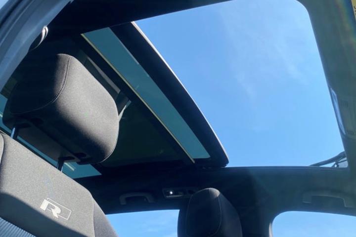 Hvid VW Touran fra 2019