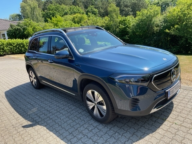 Blå Mercedes EQB250 fra 2022