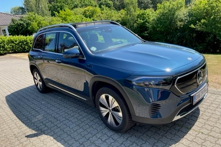 Blå Mercedes EQB250 fra 2022