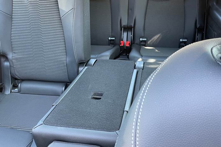 Blå Mercedes EQB250 fra 2022