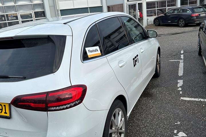 Hvid Mercedes B220 d fra 2020