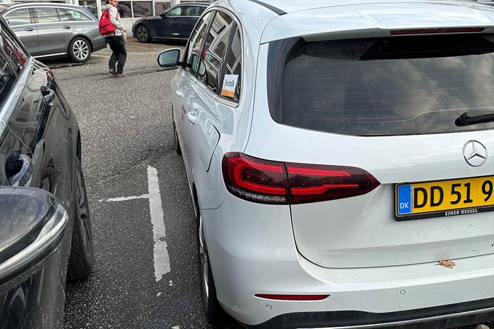 Hvid Mercedes B220 d fra 2020