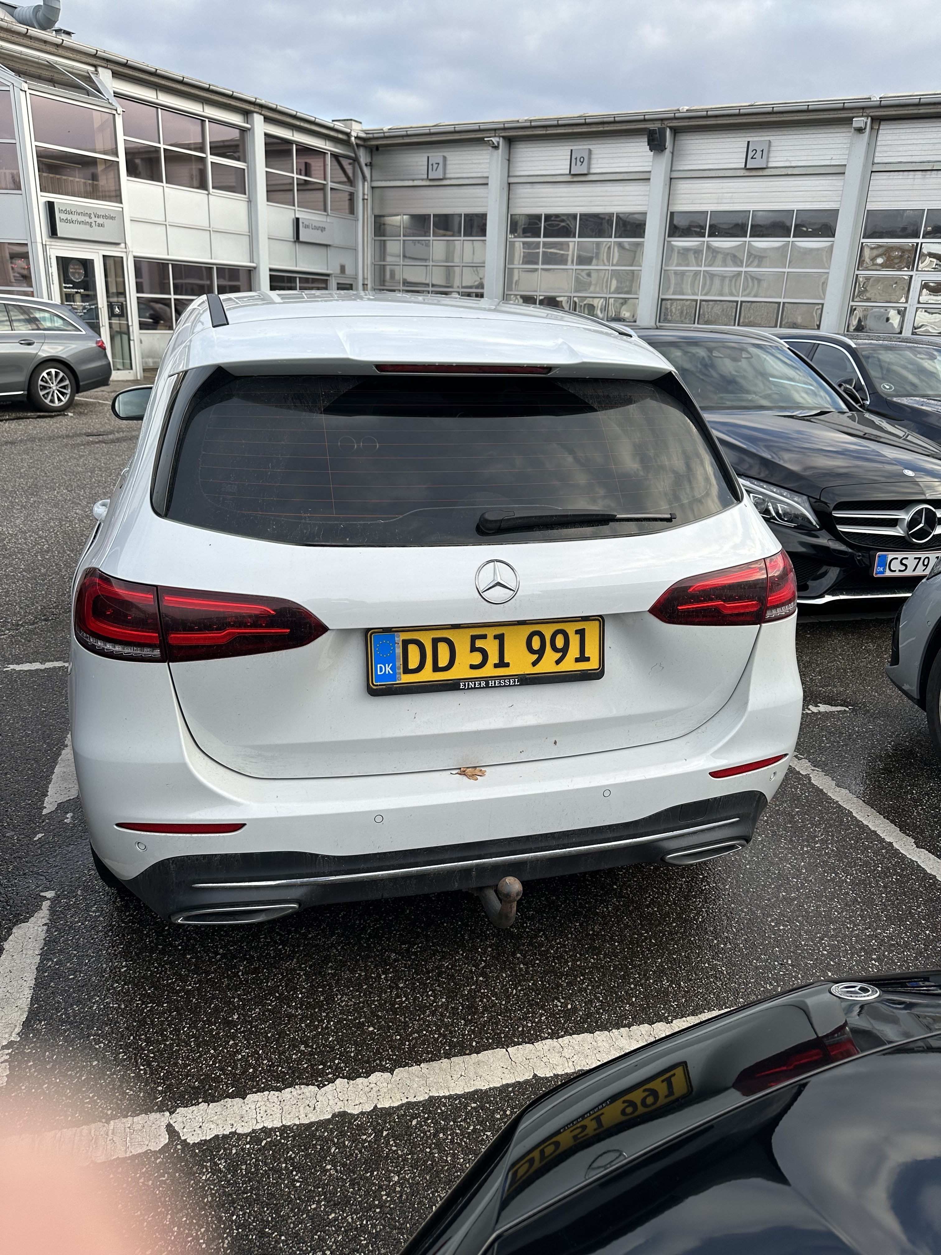 Hvid Mercedes B220 d fra 2020