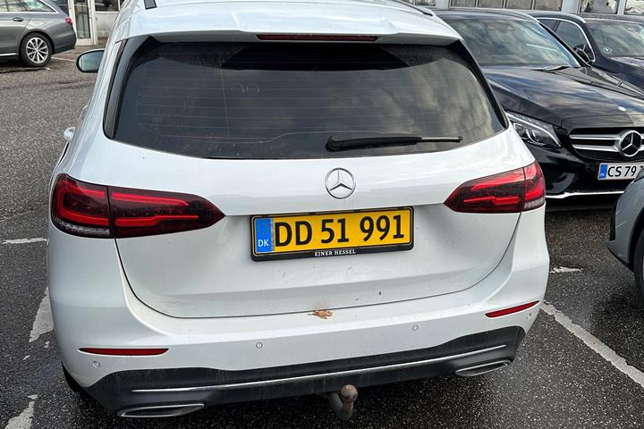 Hvid Mercedes B220 d fra 2020