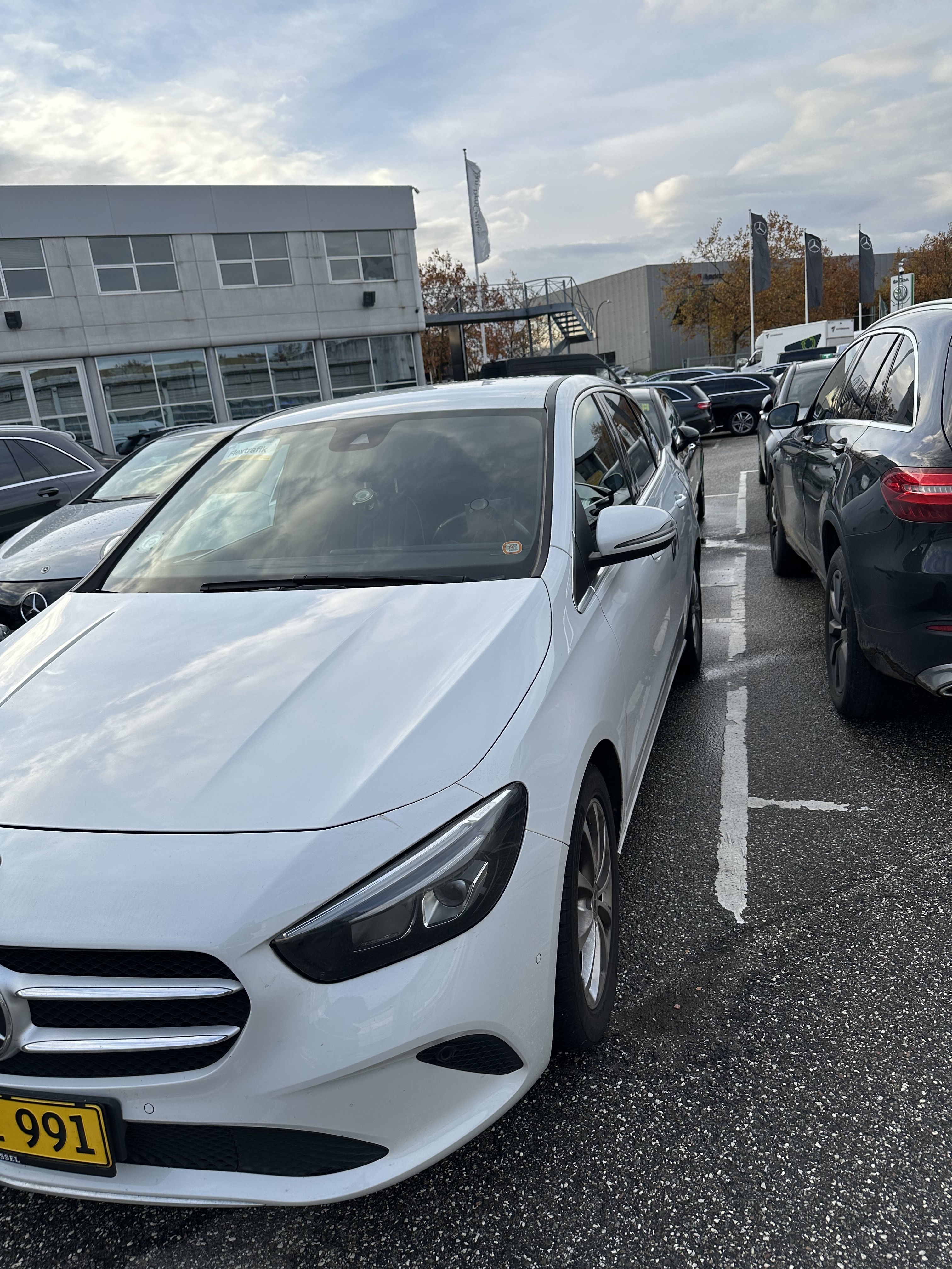 Hvid Mercedes B220 d fra 2020