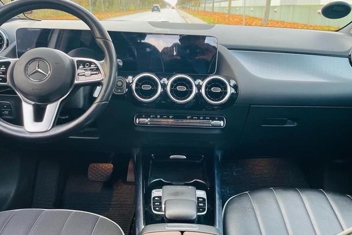 Hvid Mercedes B220 d fra 2020
