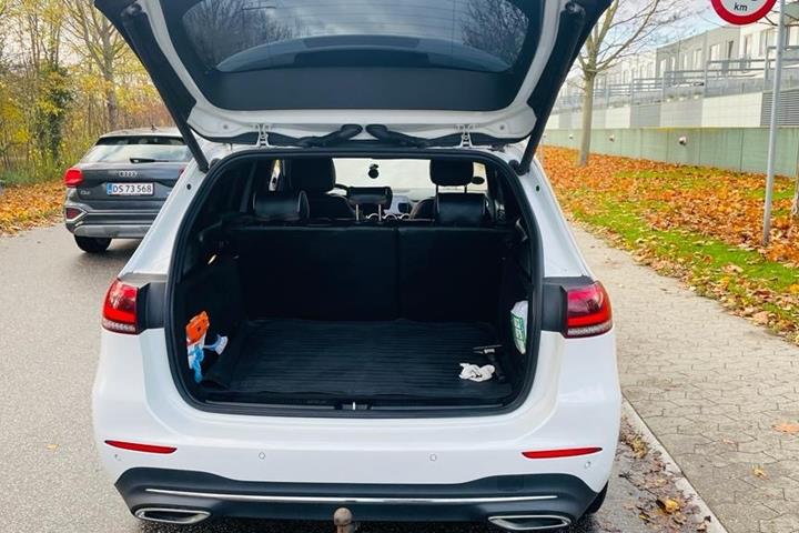 Hvid Mercedes B220 d fra 2020