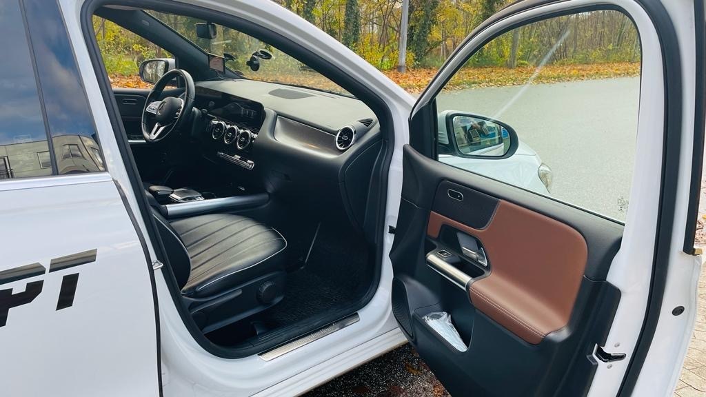 Hvid Mercedes B220 d fra 2020