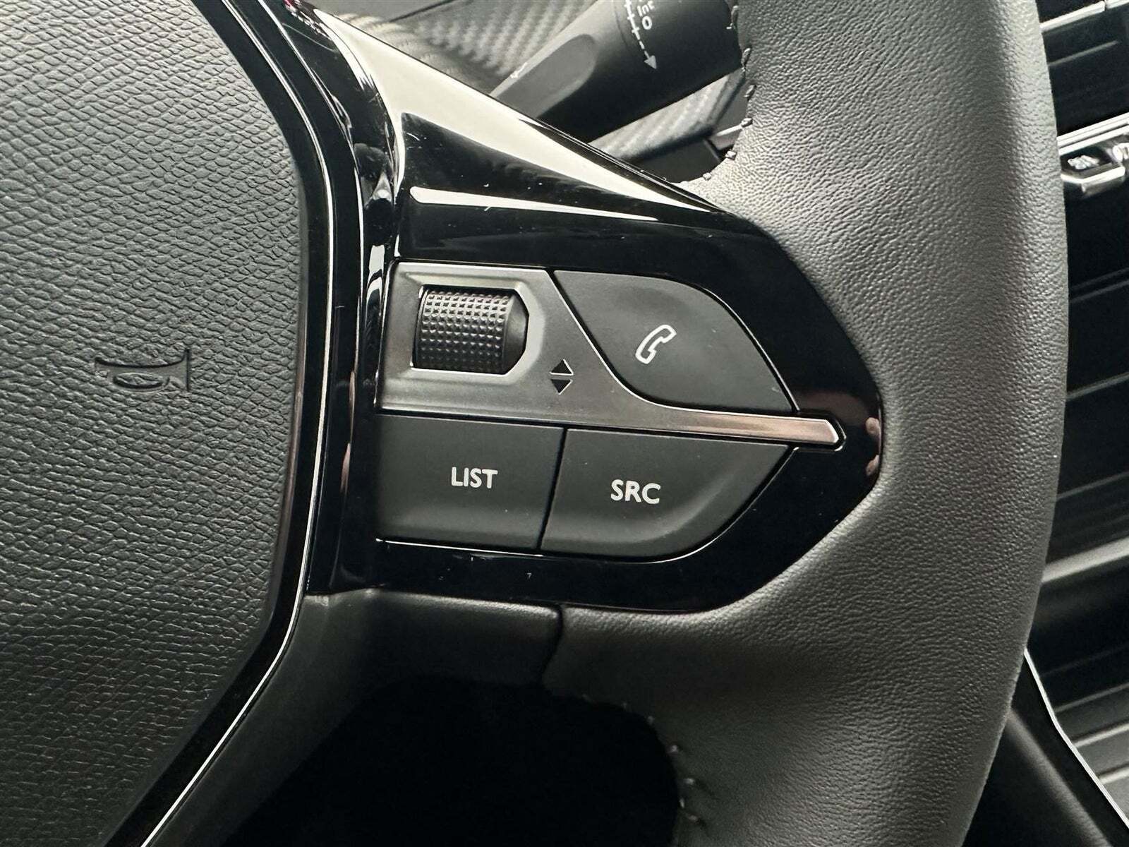 Hvid Peugeot 208 fra 2022