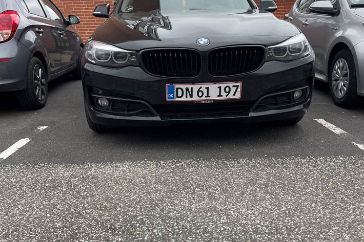 Sort BMW 3-Serie fra 2016