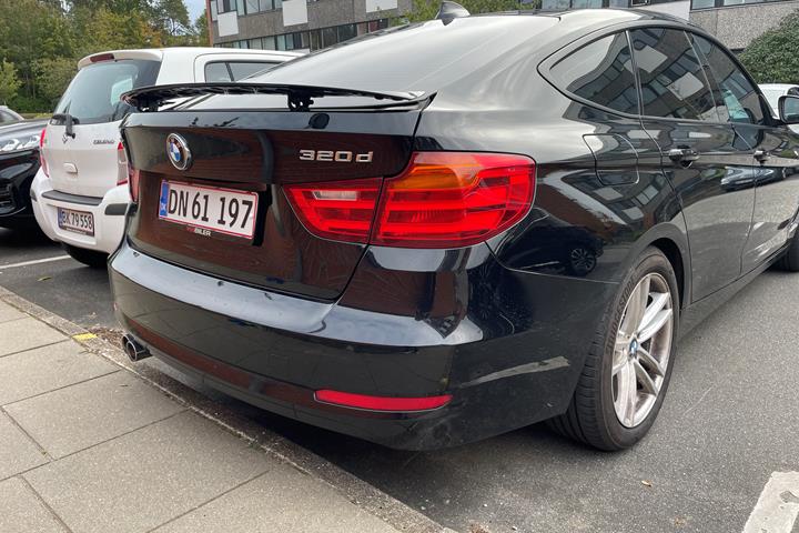 Sort BMW 3-Serie fra 2016