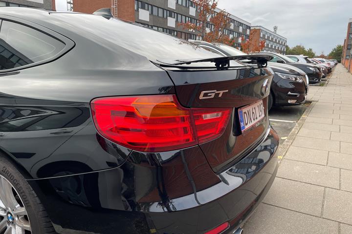 Sort BMW 3-Serie fra 2016