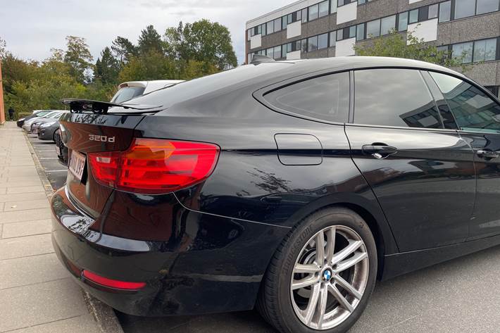 Sort BMW 3-Serie fra 2016