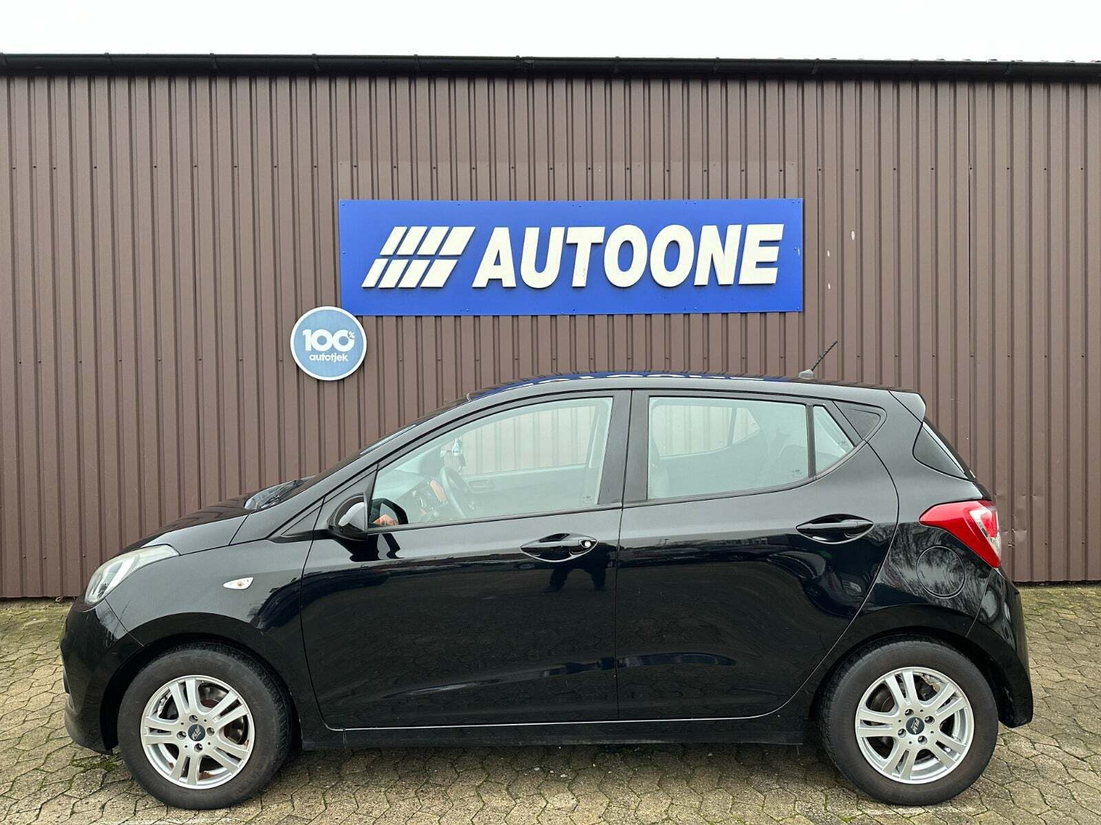 Sort Hyundai i10 fra 2014