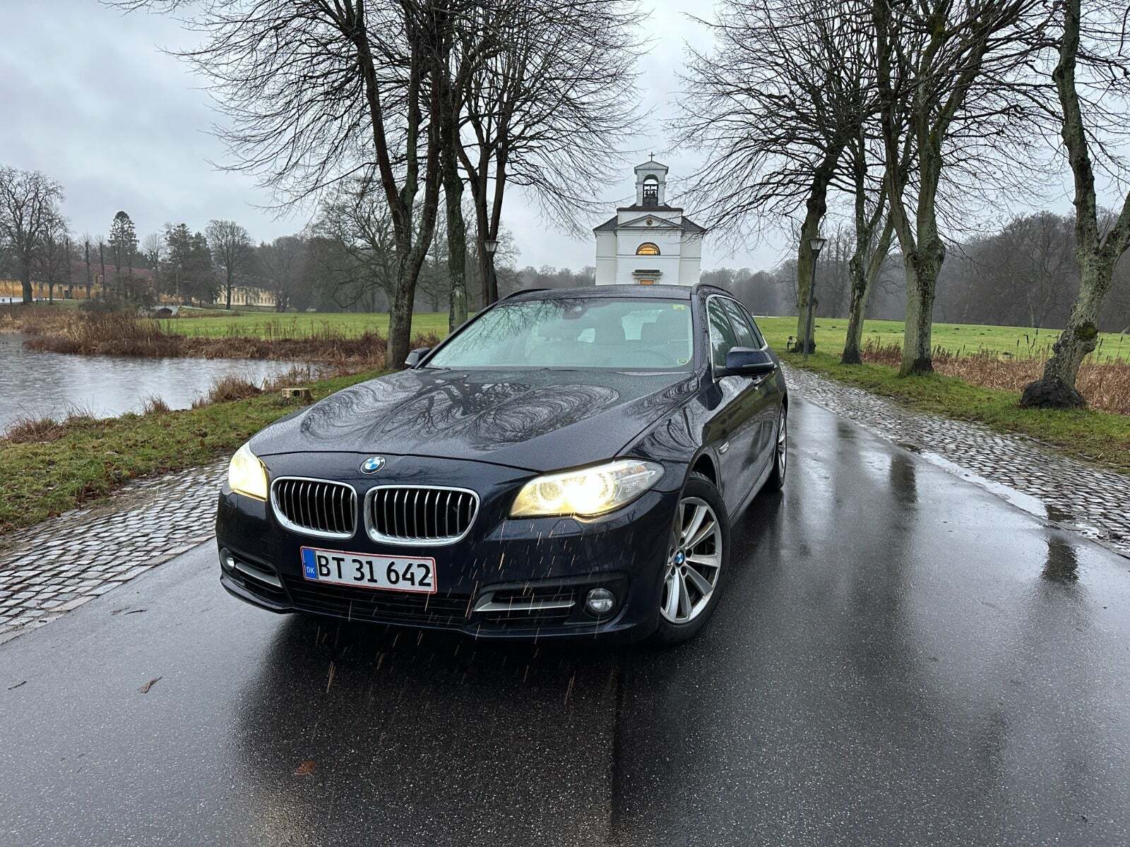 Blå BMW 520d fra 2014