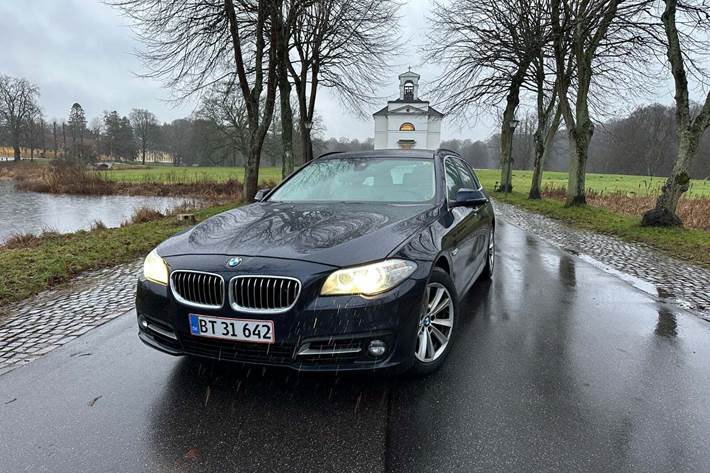 Blå BMW 520d fra 2014