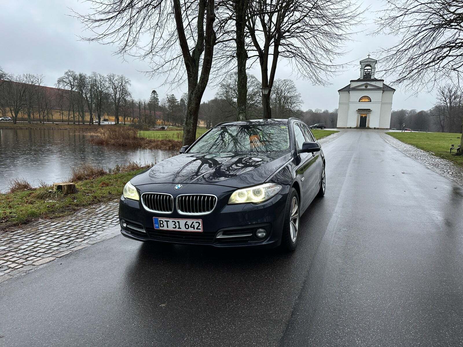 Blå BMW 520d fra 2014
