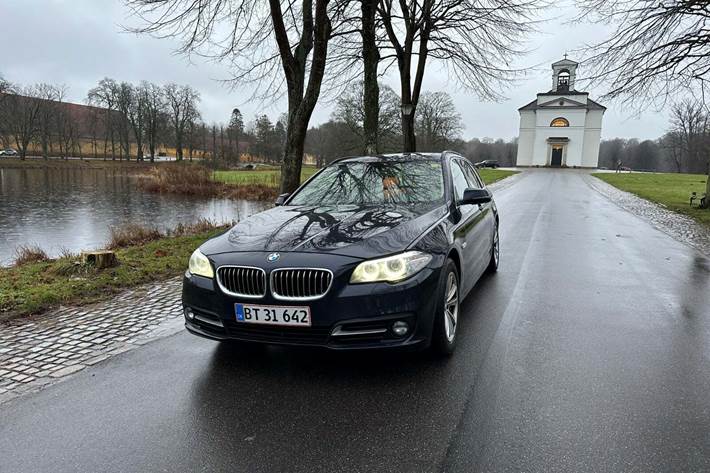 Blå BMW 520d fra 2014