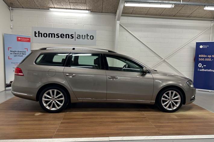 Grå VW Passat fra 2012