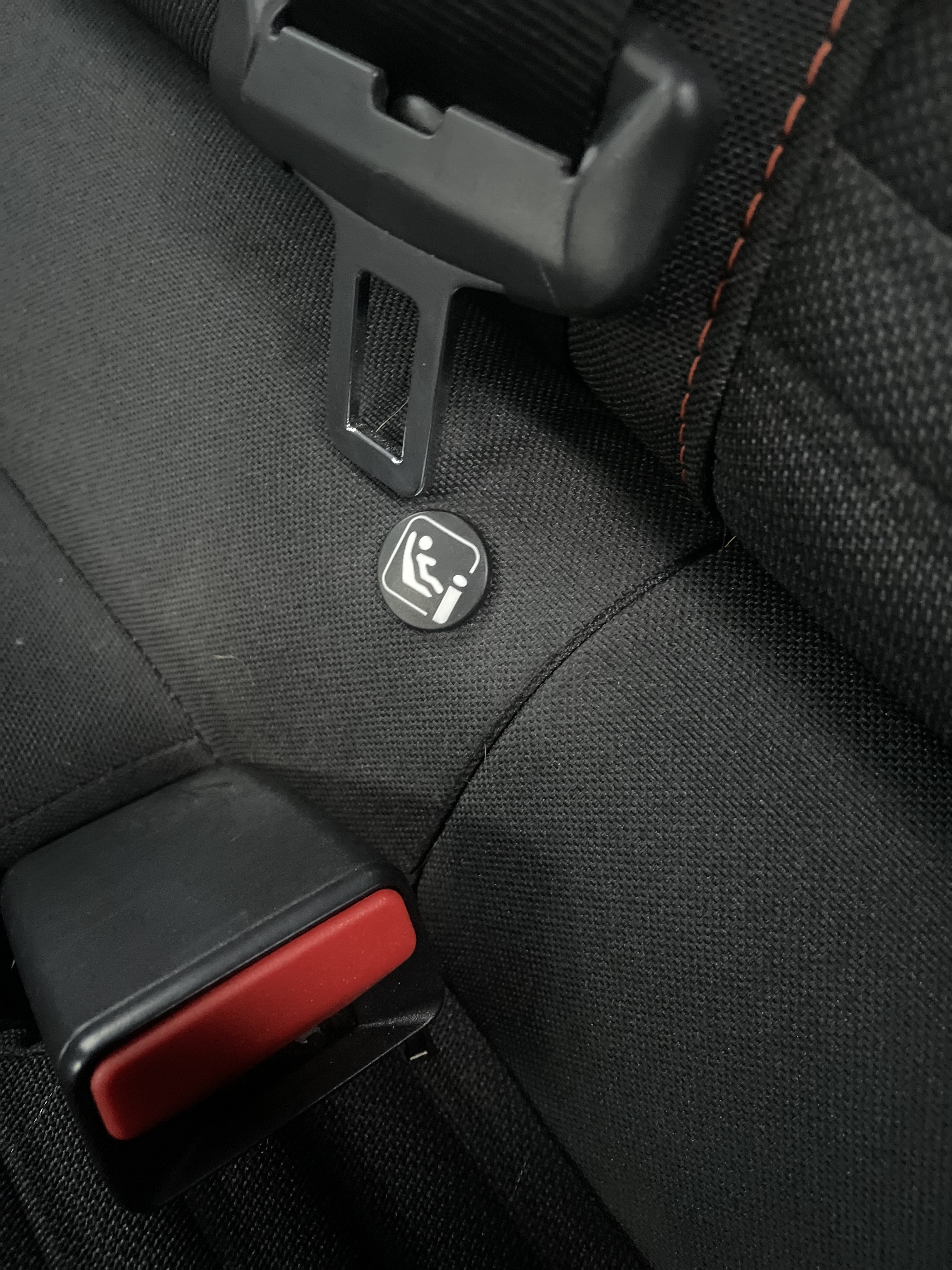 Grå Peugeot 208 fra 2021