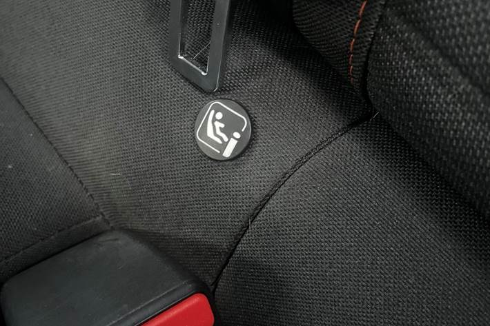 Grå Peugeot 208 fra 2021