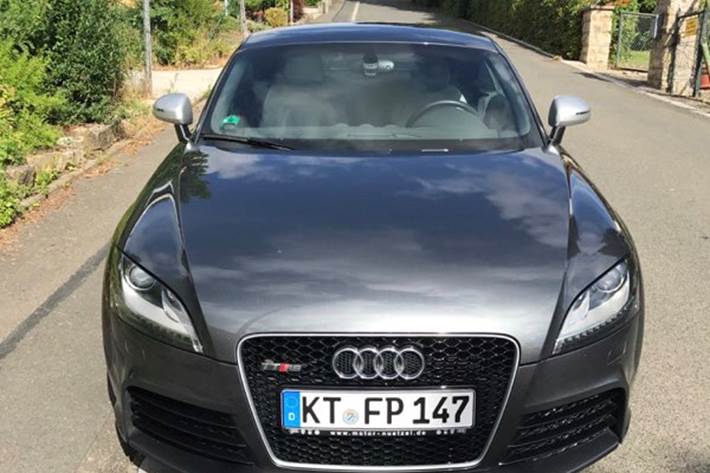 Grå Audi TT RS fra 2010