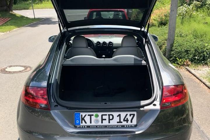 Grå Audi TT RS fra 2010
