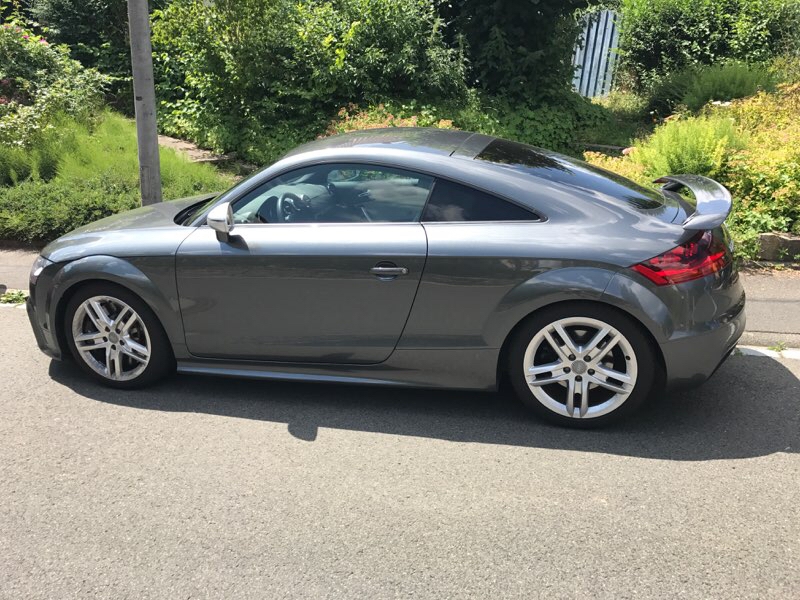 Grå Audi TT RS fra 2010