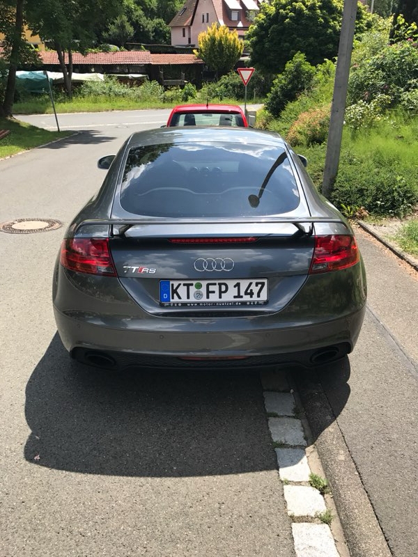 Grå Audi TT RS fra 2010