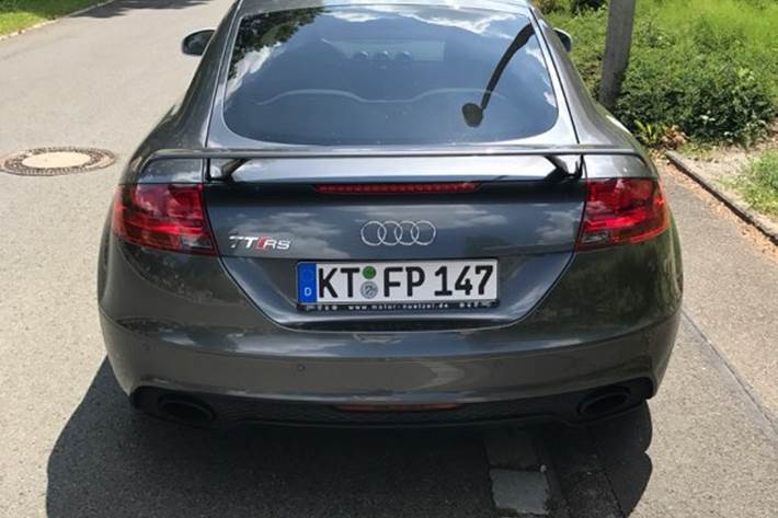 Grå Audi TT RS fra 2010