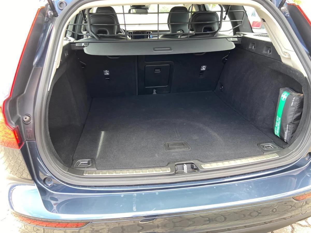 Blå Volvo V60 fra 2019