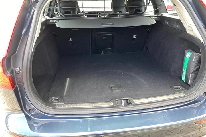 Blå Volvo V60 fra 2019