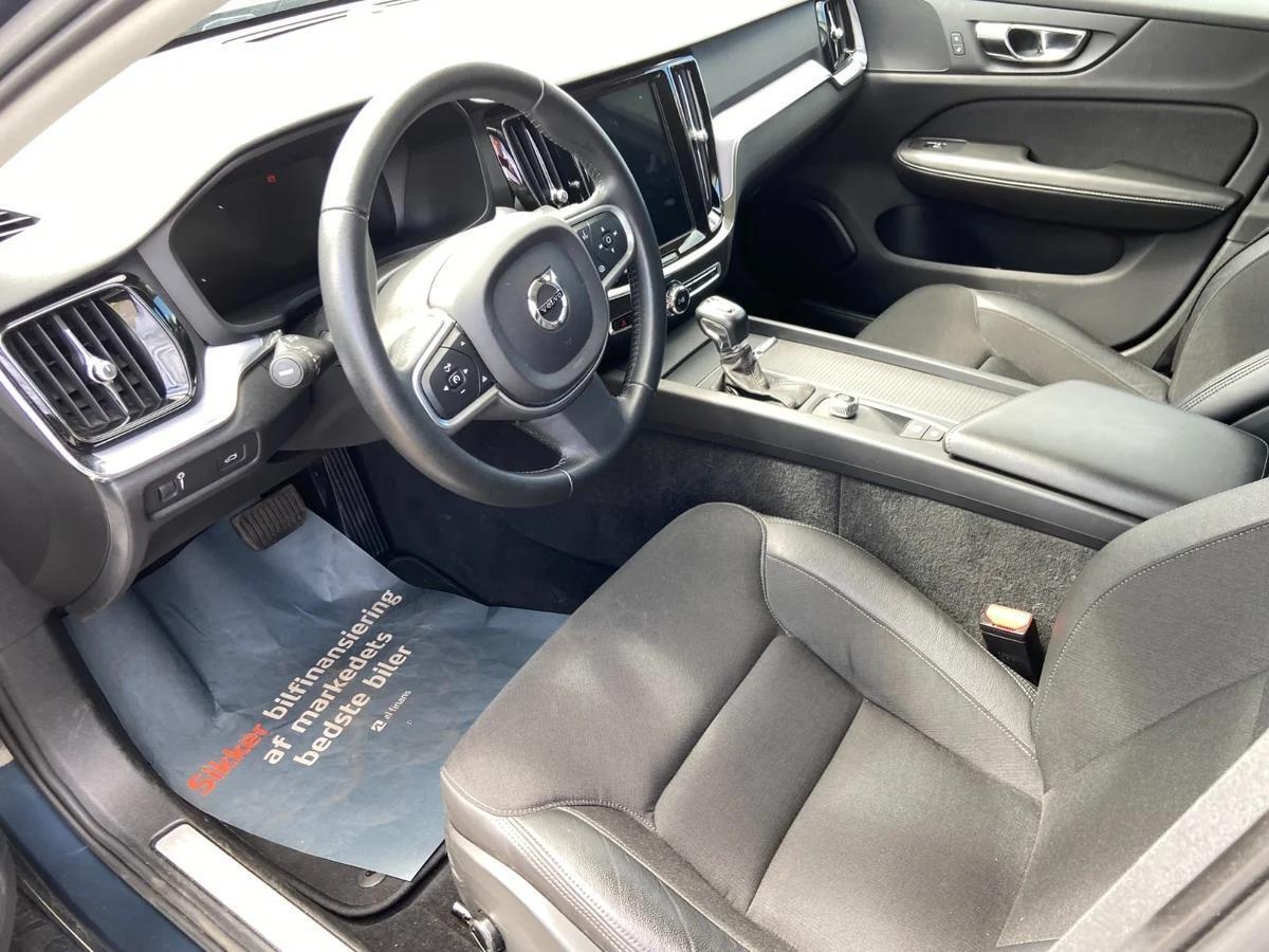 Blå Volvo V60 fra 2019