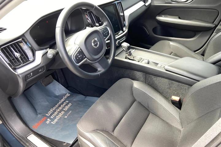Blå Volvo V60 fra 2019