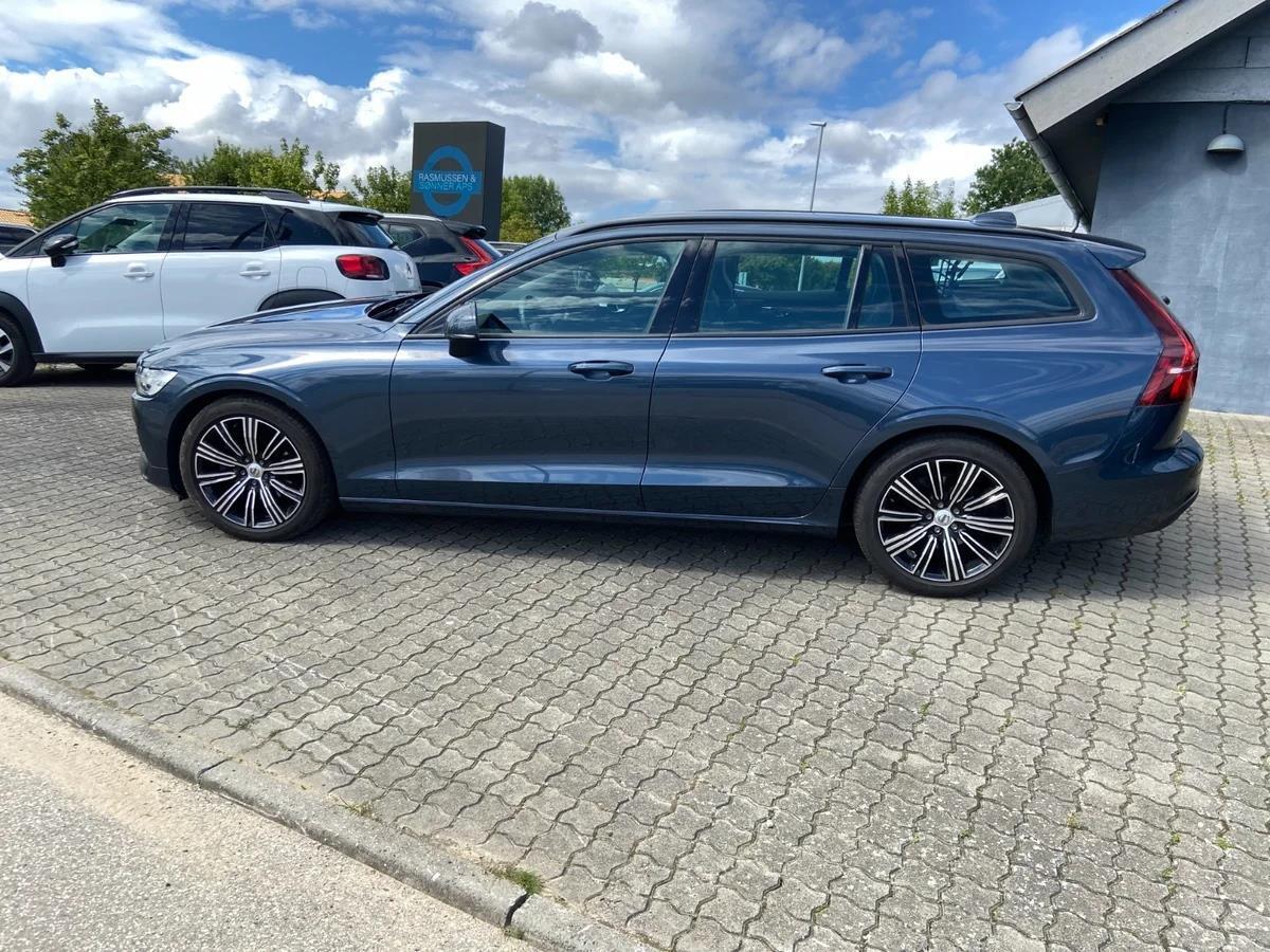 Blå Volvo V60 fra 2019
