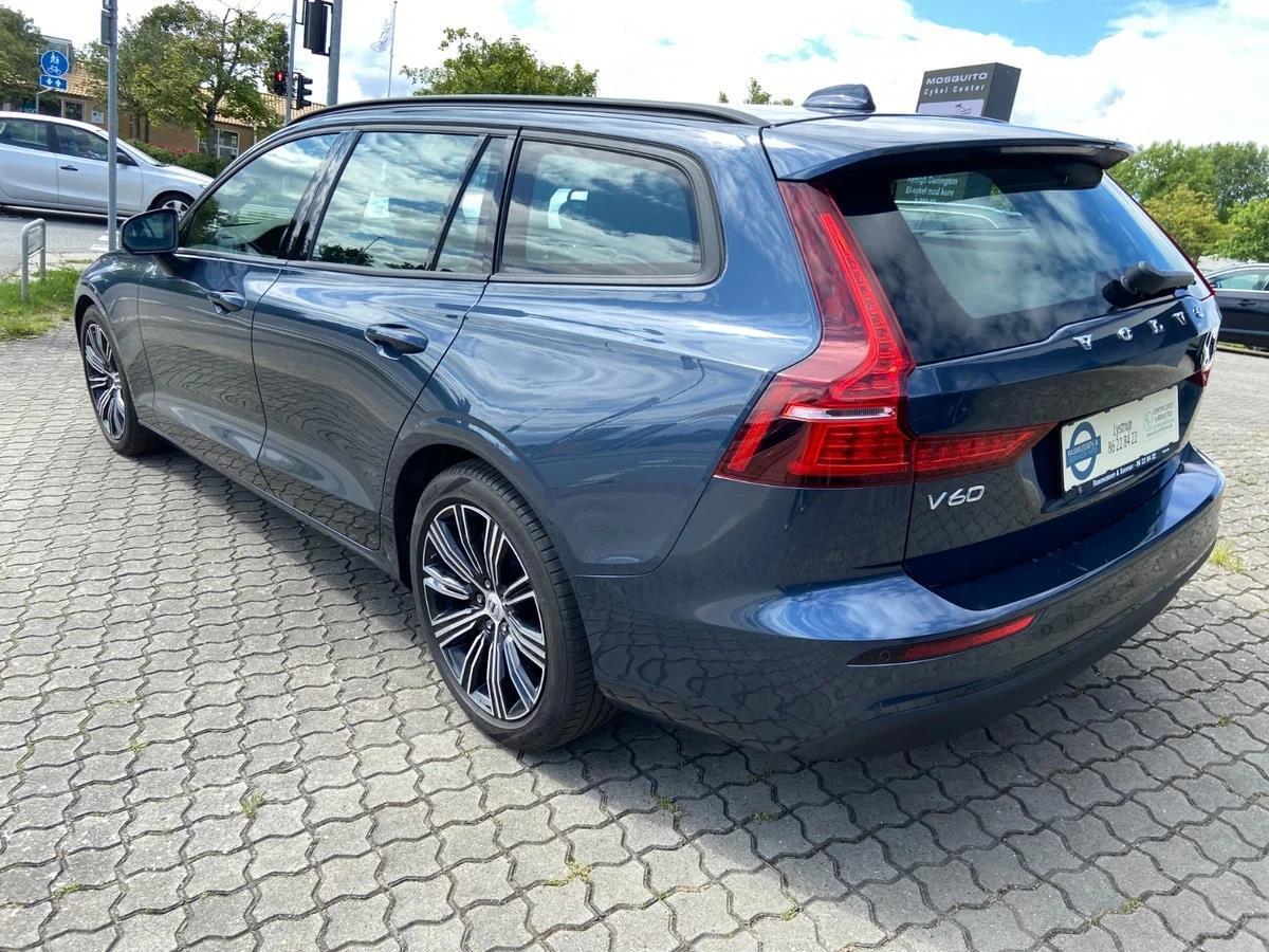 Blå Volvo V60 fra 2019